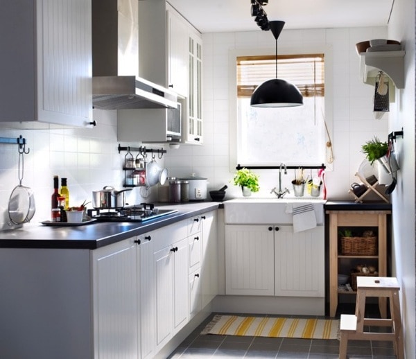 Nếu bạn đang sở hữu một căn phòng bếp nhỏ và muốn tìm cách để nó trở nên đẹp và thuận tiện hơn, hãy xem hình ảnh thiết kế phòng bếp nhỏ đẹp để lấy những ý tưởng mới lạ. Không cần phải thiết kế quá nhiều chi tiết, một thiết kế đơn giản sẽ giúp phòng bếp của bạn trở nên tiện dụng và tăng khả năng sử dụng.