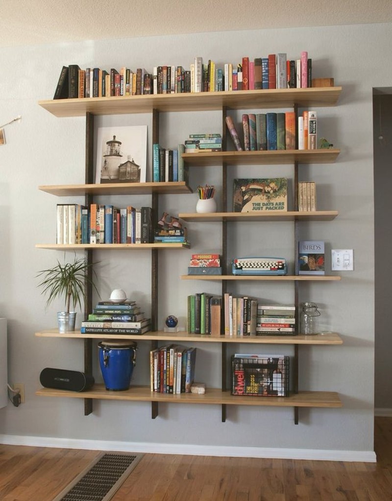 Nếu bạn là người yêu sách thì hình nền tủ sách là điều không thể bỏ qua. Được thiết kế với những cuốn sách đầy màu sắc và hấp dẫn, hình nền này sẽ khiến bạn thật sự bị cuốn hút và muốn tham gia vào thế giới sách đầy mê hoặc.
